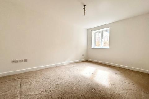 3 bedroom apartment to rent, Queens Court, Gillingham, ME8