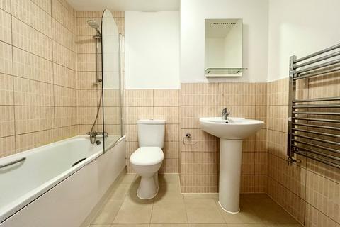 3 bedroom apartment to rent, Queens Court, Gillingham, ME8