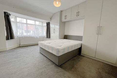 1 bedroom in a house share to rent, Orchard Avenue, Hounslow, TW5