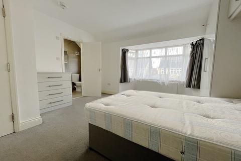 1 bedroom in a house share to rent, Orchard Avenue, Hounslow, TW5
