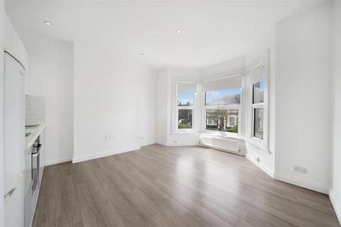 1 bedroom apartment to rent, Wellmeadow Road, London SE6