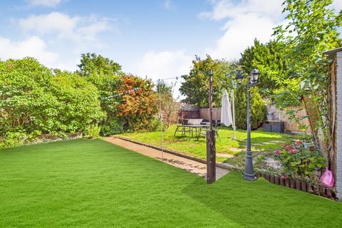 undefined, Myrtle Grove, Aveley, Essex, RM15