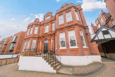 3 bedroom flat for sale, Finchley Road, Hampstead, London, NW3