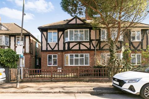 2 bedroom flat to rent, York Close, Morden SM4