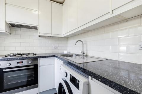 2 bedroom flat to rent, York Close, Morden SM4