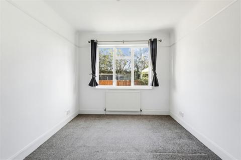 2 bedroom flat to rent, York Close, Morden SM4