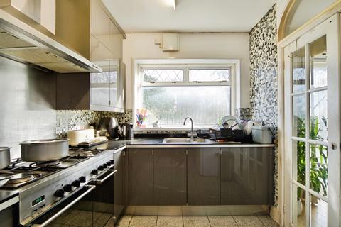 4 bedroom semi-detached house for sale, Sheringham Avenue, London, N14