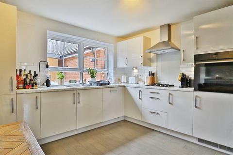 4 bedroom detached house for sale, Bevin Crescent, Micklefield, Leeds