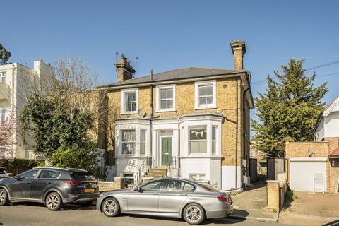 undefined, Woodlands Road, Isleworth TW7