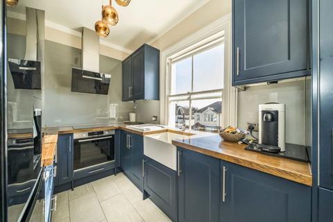 undefined, Woodlands Road, Isleworth TW7