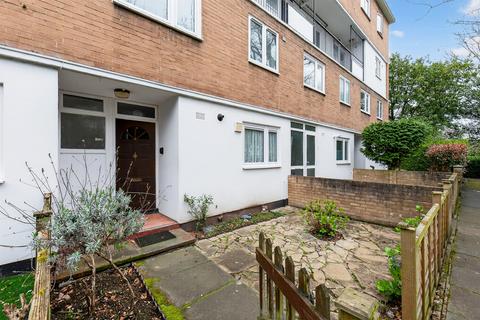 3 bedroom flat for sale, Windlesham Grove, London