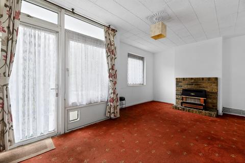 3 bedroom flat for sale, Windlesham Grove, London