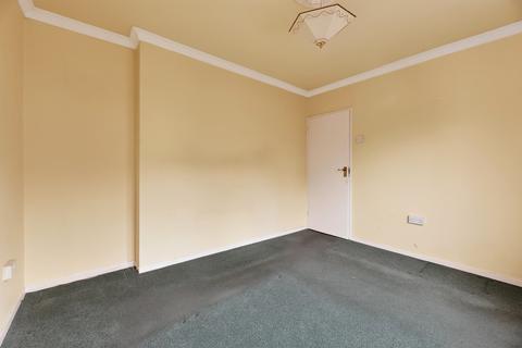 3 bedroom flat for sale, Windlesham Grove, London