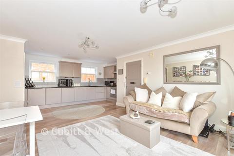 2 bedroom ground floor flat for sale, Coulsdon Road, Caterham, Surrey
