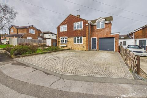 3 bedroom semi-detached house for sale, Staveley Close, Aylesbury