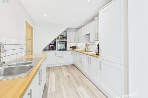 3 bedroom semi-detached house for sale, Staveley Close, Aylesbury