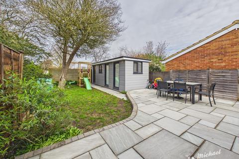 3 bedroom semi-detached house for sale, Staveley Close, Aylesbury