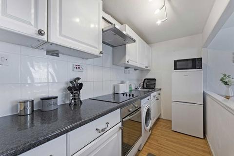 1 bedroom flat for sale, College Gardens, London SW17