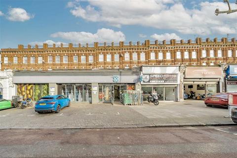 4 bedroom flat for sale, Cricklewood Broadway, London NW2