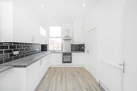 4 bedroom flat for sale, Cricklewood Broadway, London NW2