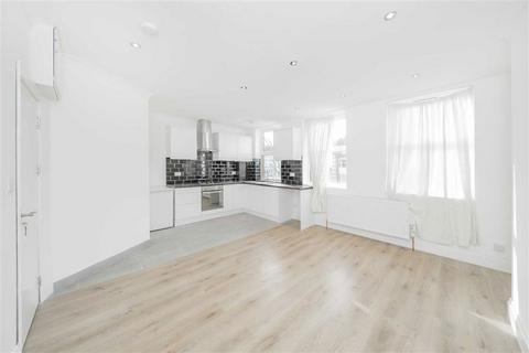 4 bedroom flat for sale, Cricklewood Broadway, London NW2