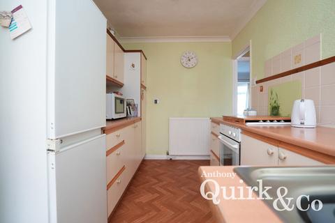 1 bedroom detached bungalow for sale, Wamburg Road, Canvey Island, SS8