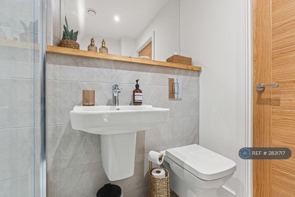 Main/Family Bathroom