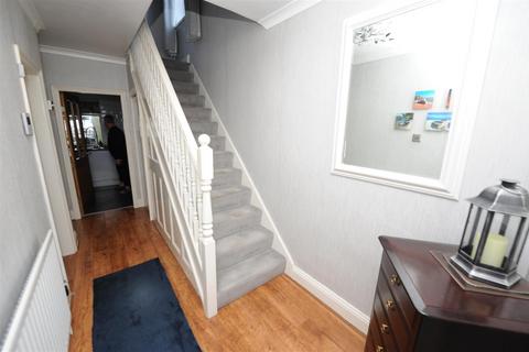 3 bedroom semi-detached house for sale, Leeds Road, Windhill, Shipley