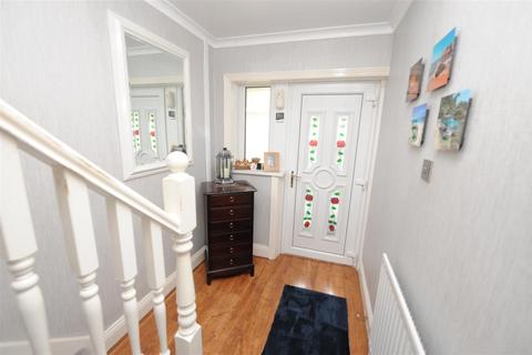 3 bedroom semi-detached house for sale, Leeds Road, Windhill, Shipley