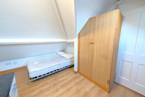 undefined, Watling Avenue, Burnt Oak/Edgware HA8