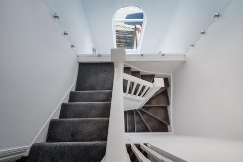3 bedroom maisonette to rent, Gracefield Gardens, Streatham, SW16
