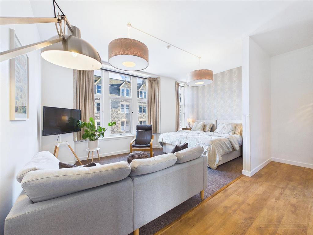 Open Plan Sitting Room &amp; Bedroom