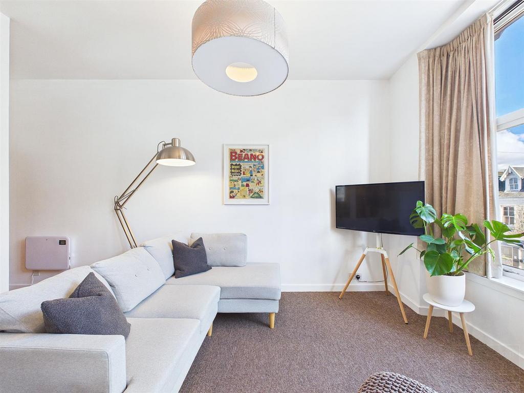 Open Plan Sitting Room &amp; Bedroom