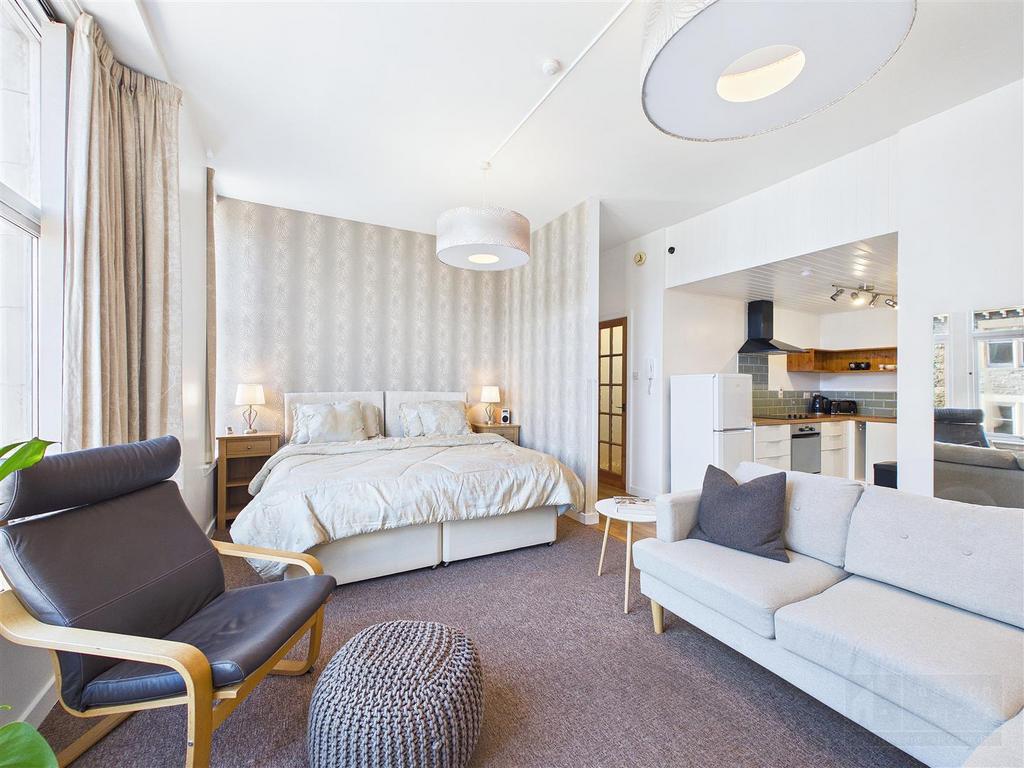 Open Plan Sitting Room &amp; Bedroom