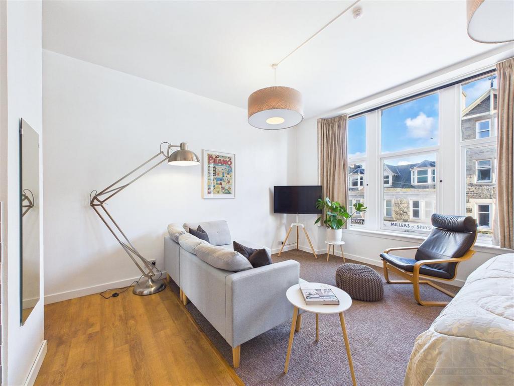 Open Plan Sitting Room &amp; Bedroom