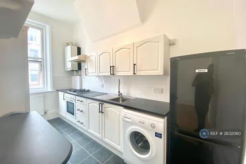 2 bedroom flat to rent, Broadway Parade, London, N8