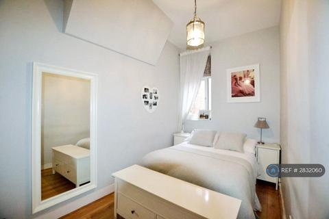 2 bedroom flat to rent, Broadway Parade, London, N8