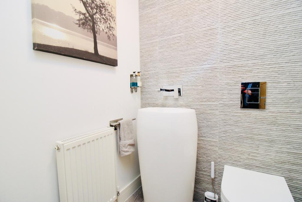 Cloakroom/wc