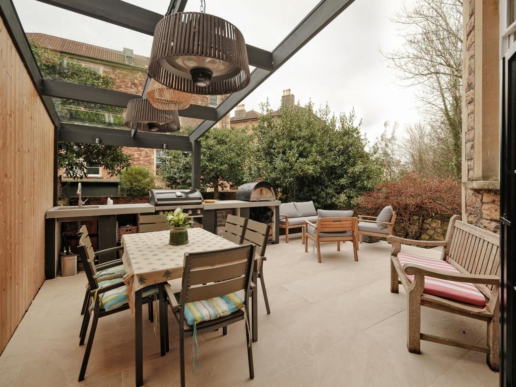 11 Outdoor Kitchen