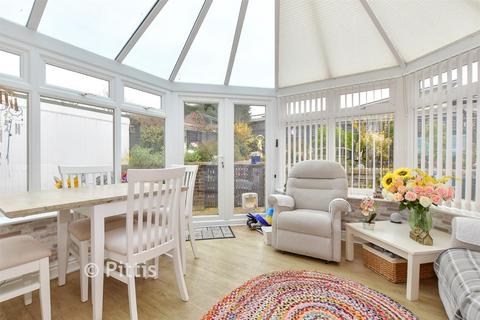 3 bedroom detached bungalow for sale, Cook Avenue, Newport PO30