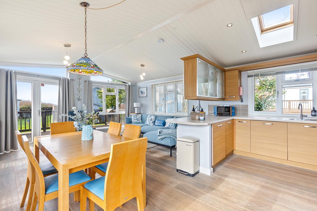 Kitchen/dining