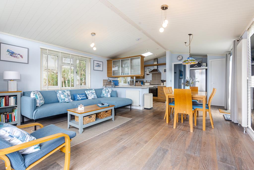 Lounge/dining