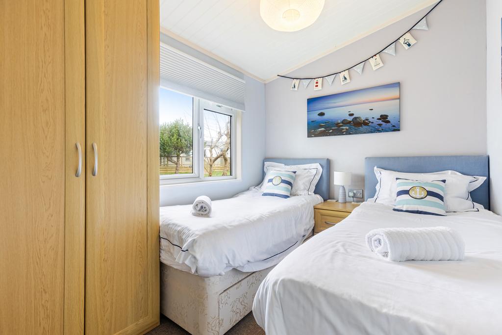 Twin bedroom