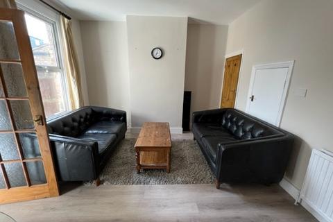 3 bedroom terraced house to rent, Grove Road, London SW19