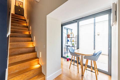 3 bedroom flat to rent, Elgin Avenue, Maida Vale, London, W9