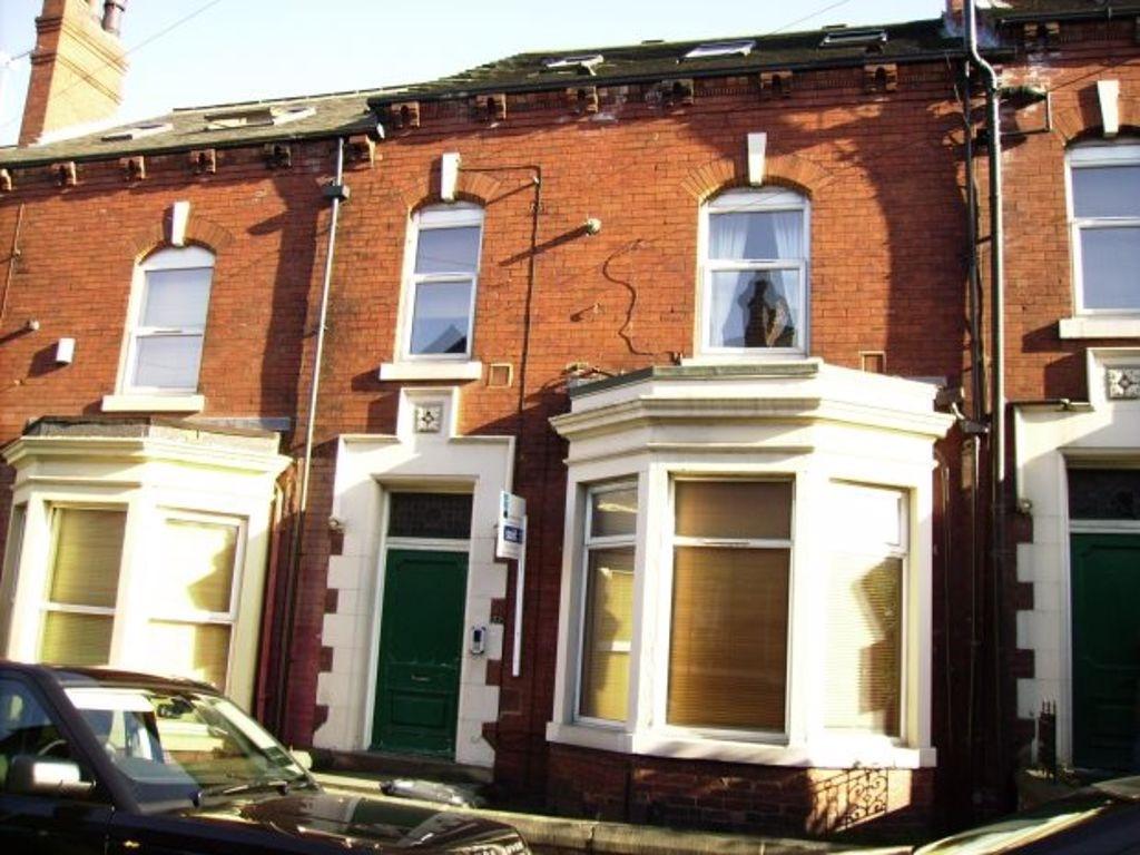 Victorian terraced house with bay window fronta...