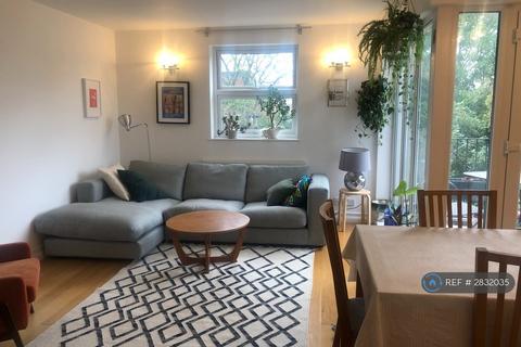 2 bedroom flat to rent, Holden Avenue, London, N12