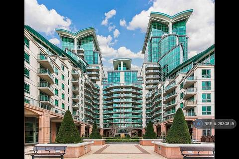 Studio to rent, Kestrel House, London, SW8