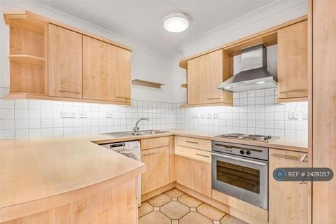 1 bedroom flat to rent, Boatrace Court, London, SW14