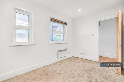 1 bedroom flat to rent, Boatrace Court, London, SW14